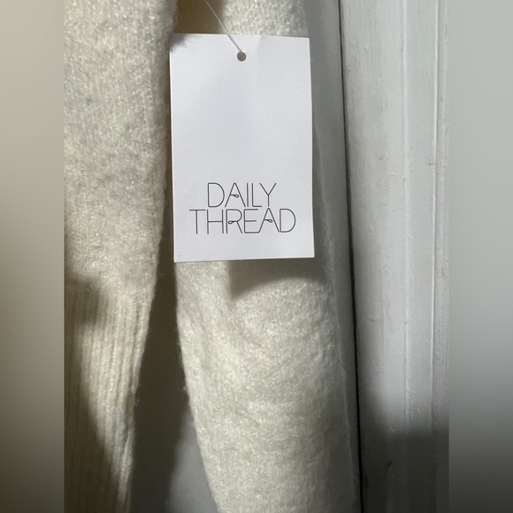 DAILY THREAD. Cream Pom Pom Sweater. Women’s XL NWT - Picture 4 of 6